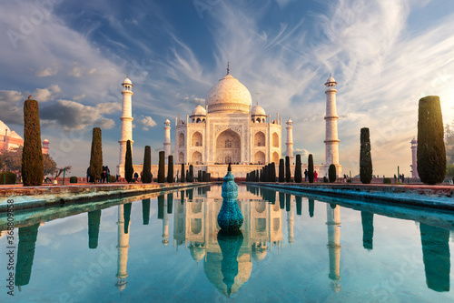 Canvas-taulu Famous Taj Mahal, wonderful sight of India, Agra