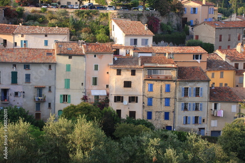 les maisons du village de Tourrettes