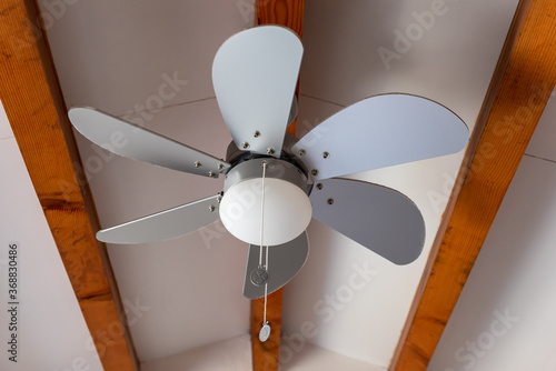 Obraz na płótnie Electric ceiling fan at the room for hot summer days w salonie