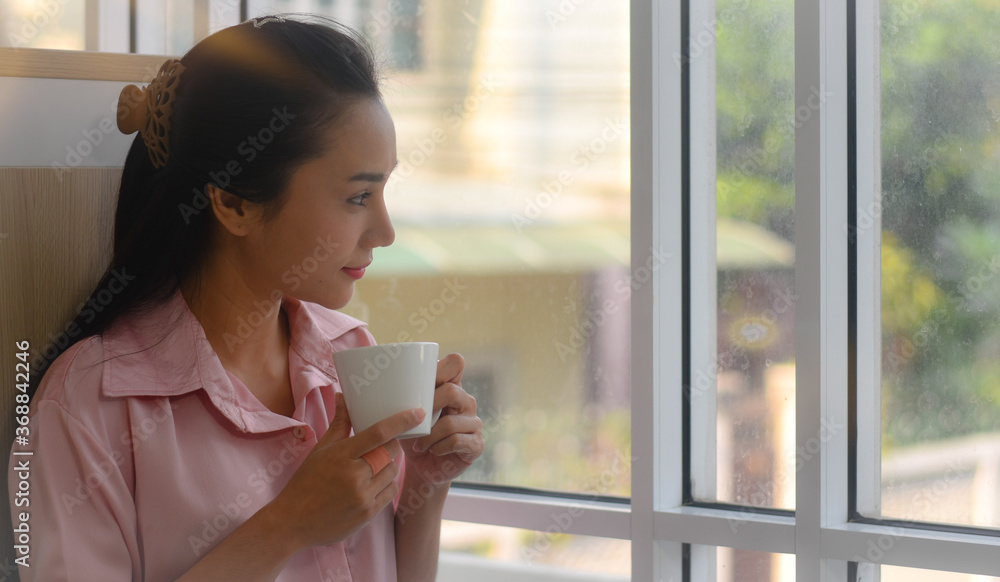 woman drinking coffee woman drinking coffee