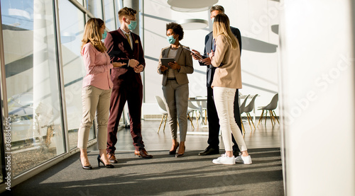 Group of business people me...
