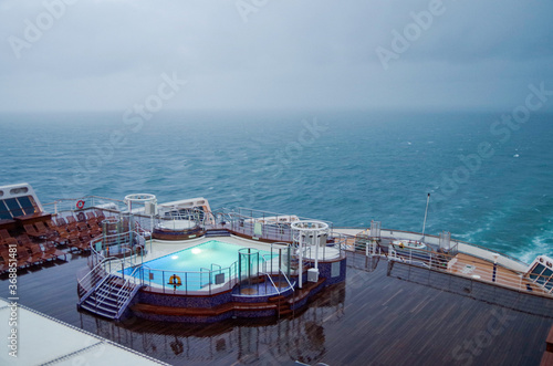 Photo Cunard Ozeanliner Luxus Kreuzfahrtschiff Queen Mary 2 QM2 auf See - Luxury ocean