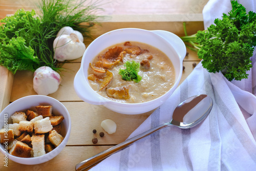 puree soup with chanterelles and cream. hot soup served with grilled toasts and fresh herbs. autumn menu. dinner preparation. home made cream soup with forest mushrooms.
