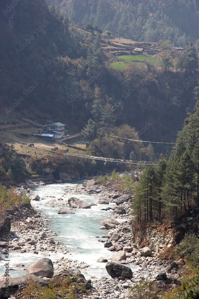 Suspension bridge across Dudh Kosi river, Everest trek, Himalayas, Nepal - obrazy, fototapety, plakaty 