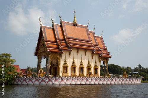 Vászonkép Ceremonial hall at the Wat Plai Laem Temple, Ko Samui, Thailand