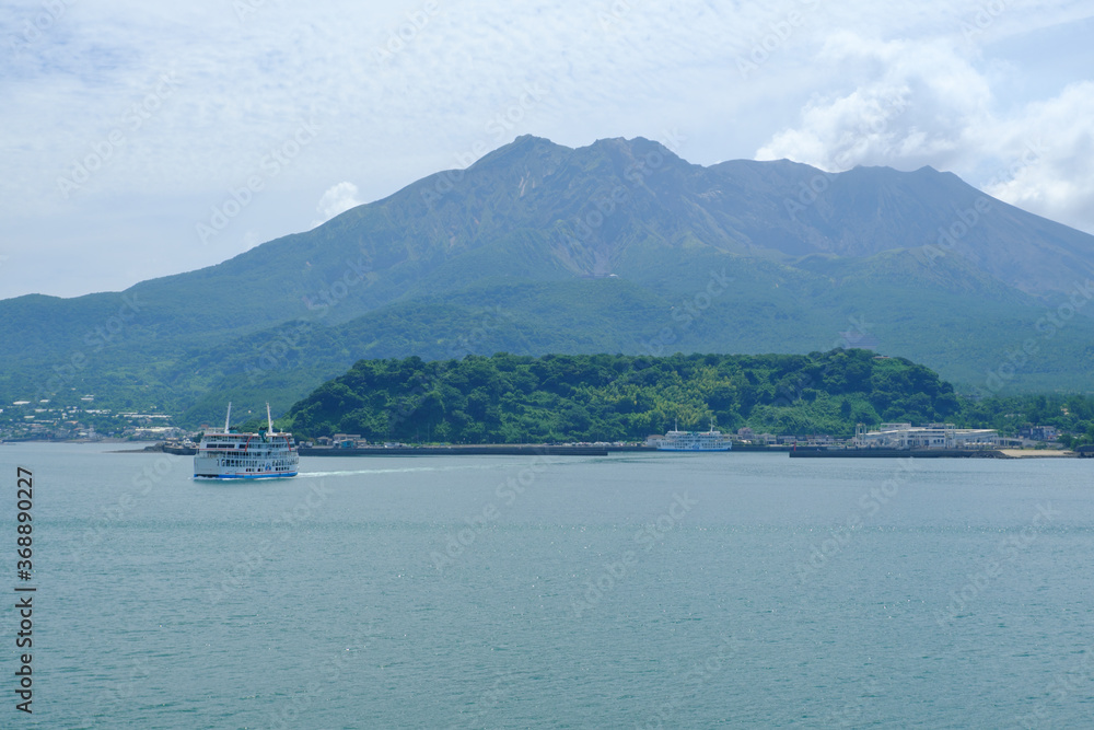 桜島と桜島フェリーの航海