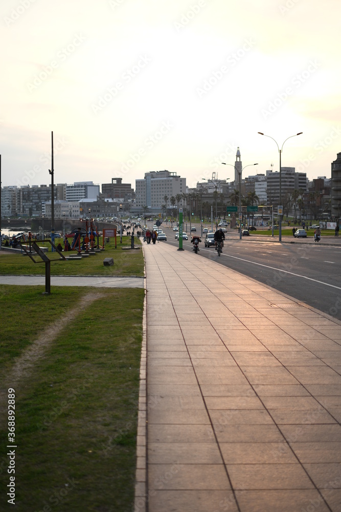 Naklejka premium Montevideo, Rambla, Ciudad