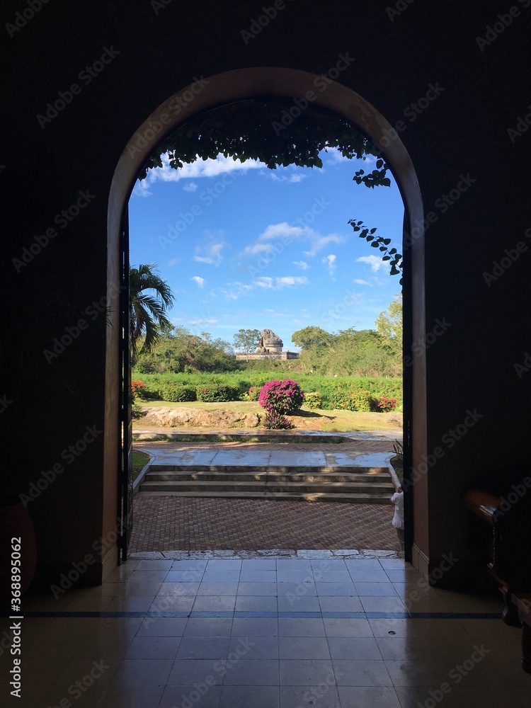 Fototapeta premium Through The Entrance