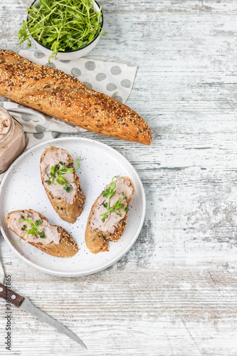 Schilderij op canvas Turkey liver pate on whole grain baguette with microgreens