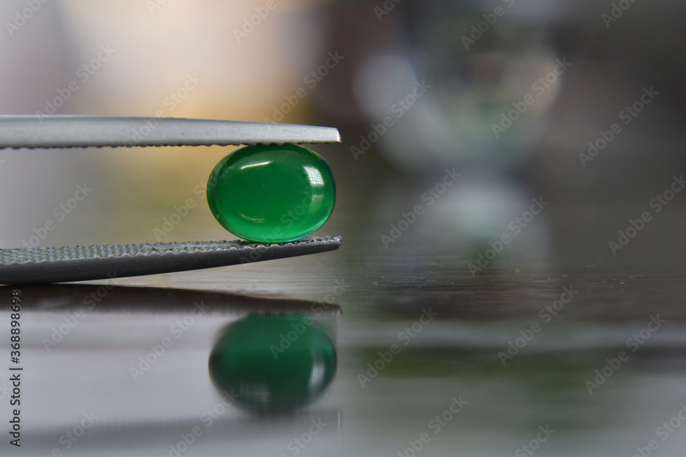 
Green jade
It is a rare and expensive real jade.