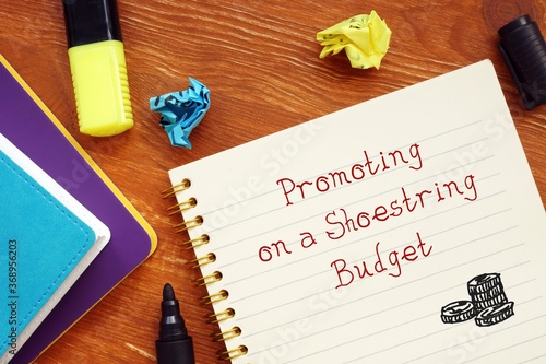 Foto Promoting On A Shoestring Budget phrase on the sheet.