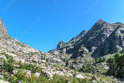 Paysage de montagne dans le Mercantour dans les Alpes Mountain landscape in Mercantour park in French Alps © Bernard