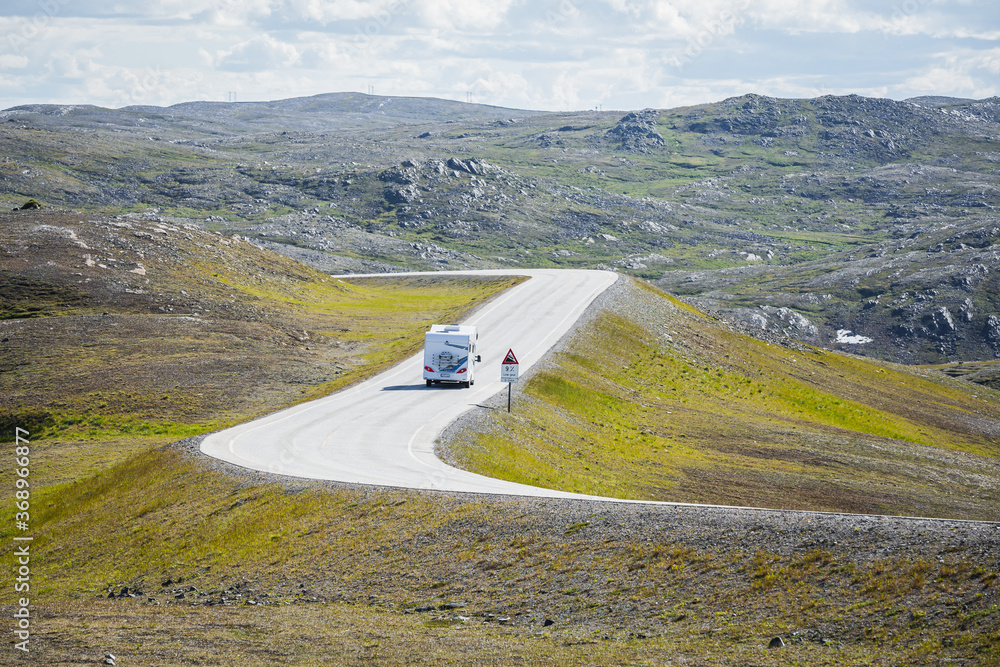 Φωτογραφία A travel caravan aka camper van vehicle on the scenic road to North Cape in nort