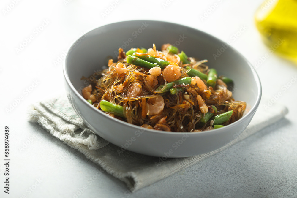 Healthy rice noodles with green beans and shrimps