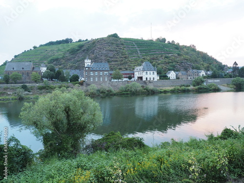 Schloss von der Leyen – Wasserschloss an der Mosel bei Kobern-Gondorf