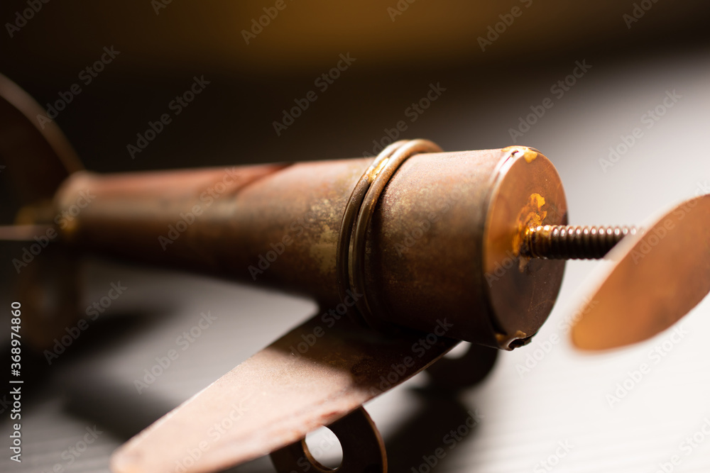 Obraz premium ブリキの飛行機