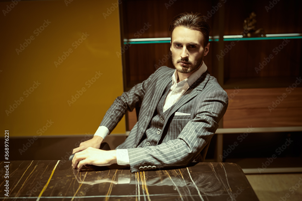 Fototapeta premium serious rich man