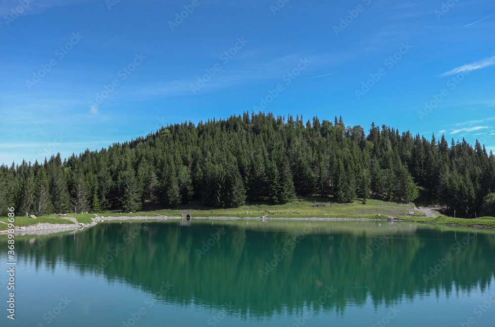 Fototapeta premium Beautiful turquoise lake in Austrian mountains