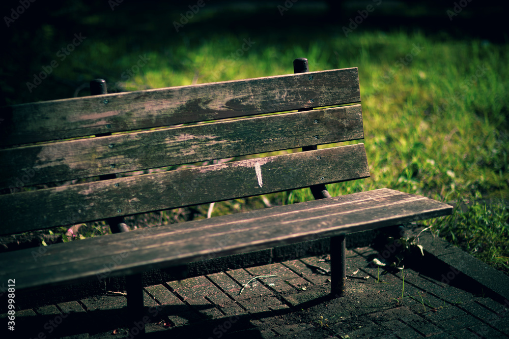 Fototapeta premium 古いベンチ２