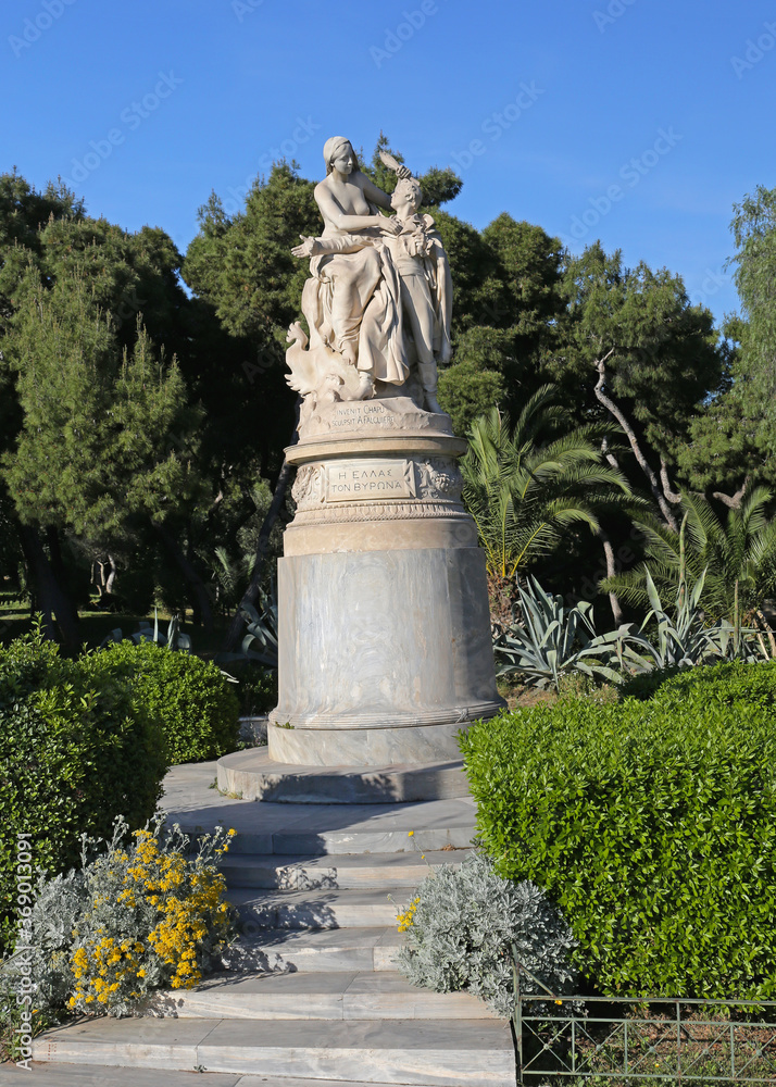 Obraz premium Lord Byron Statue in Athens Greece