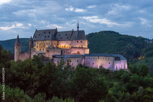 Foto Vianden Castle in Luxembourg in the evening. Soft focus