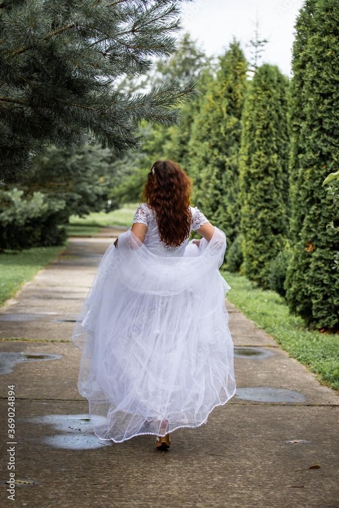 bride in a white dress runs away from her own wedding bride in a white dress runs away from her own wedding