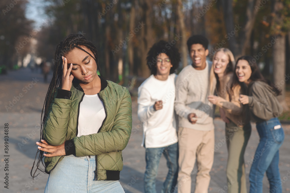 Φωτογραφία Upset Teenage Girl With Friends Gossiping In Background