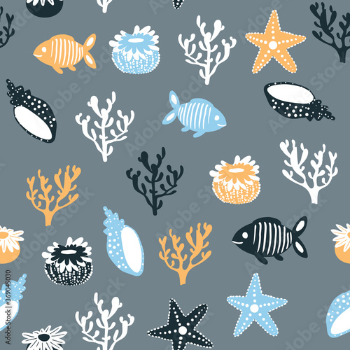 Vector seamless pattern in marine style with fish © elsbeth_theone