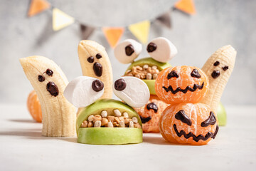Healthy Fruit Halloween Treats. Banana Ghosts, Clementine Orange Pumpkins and Apple Monster Mounts