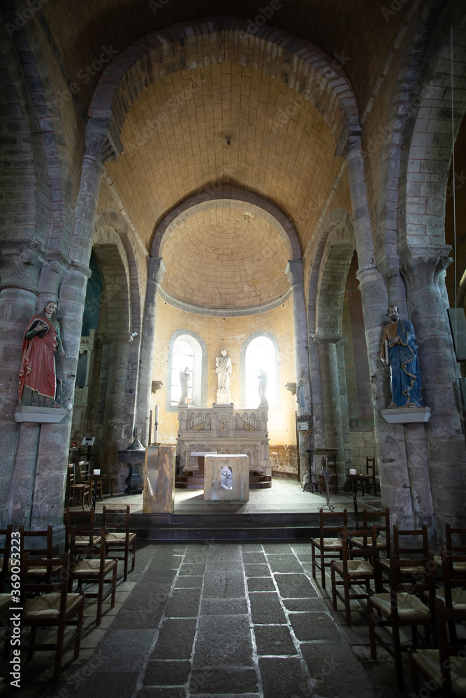 intérieur de l'église de la ville de Moutiers-les-Mauxfaits en Vendée