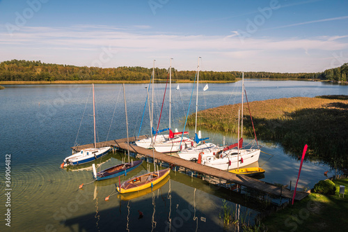 Obraz na płótnie Sailboats on the Wigry lake near Wigierski National Park, Podlaskie, Poland w salonie