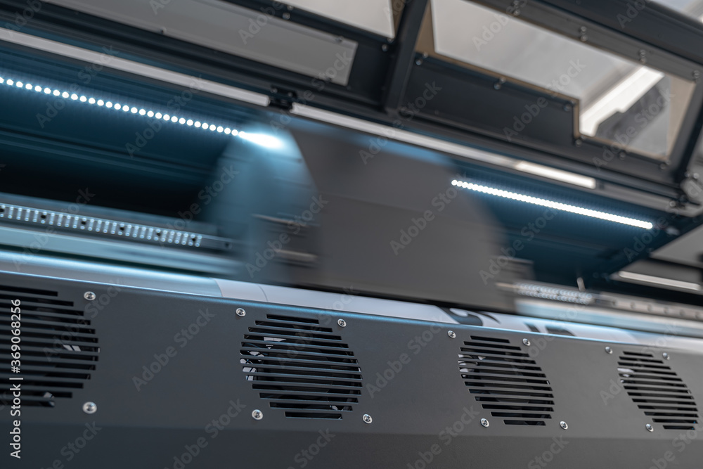 Obraz premium Large format digital printing machine and moving print head