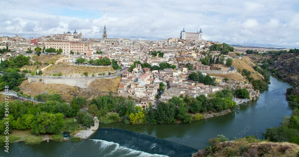 Toledo city on top of the hill time lapse in Castile–La Mancha province, Spain.
Toledo city on top of the hill time lapse in Castile–La Mancha province, Spain.
