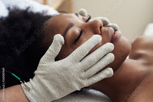 Fotografie Face rejuvenation with the help of microcurrent therapy