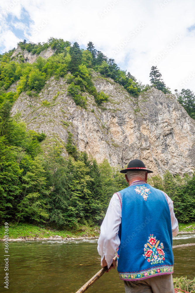 Flisak podczas spływu Dunajcem Pieniny