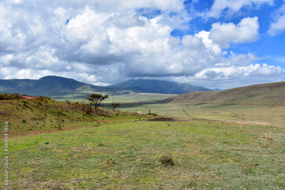 Fototapeta premium Green and mountainous landscape outside Ngorongoro National Park