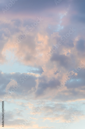 Fototapeta pionowa  zmierzch-kolorowe-niebo-i-chmury