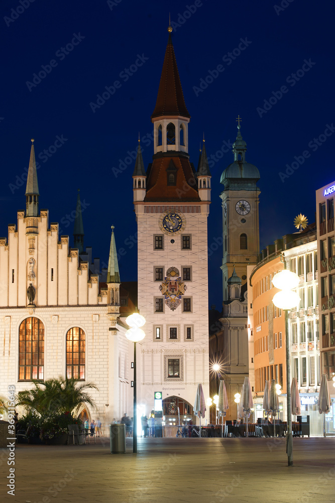 The old town hall of Munich and the Marienplatz during the night