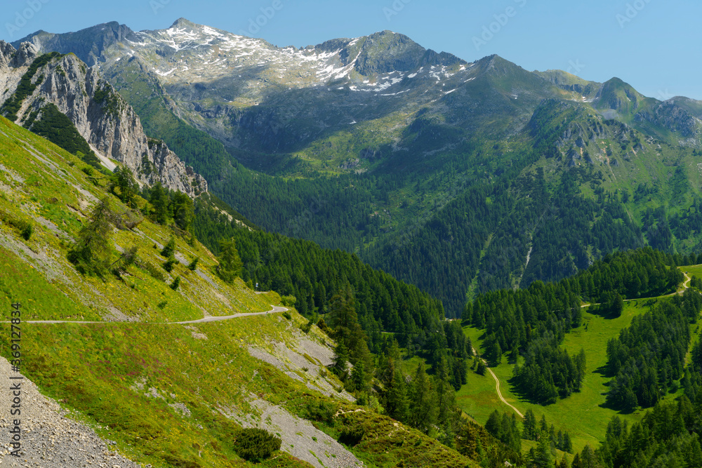 Naklejka premium Mountain landscape along the road to Crocedomini pass