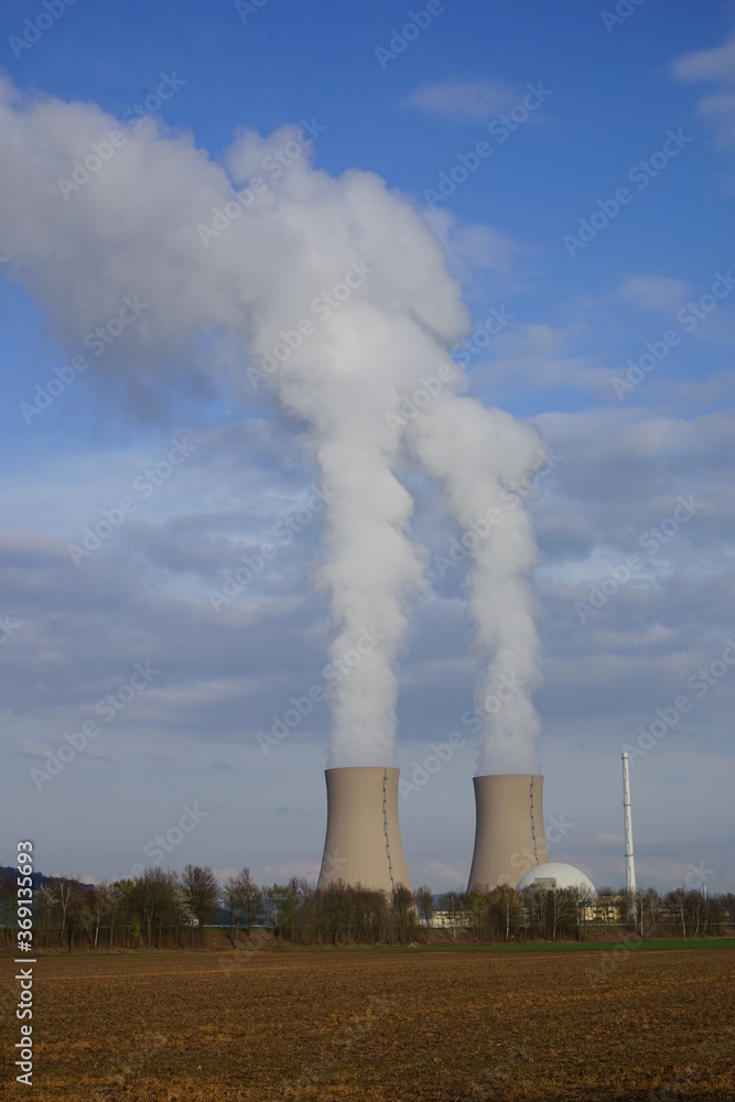 Atomkraftwerk bei Grohnde in Deutschland Atomkraftwerk bei Grohnde in Deutschland