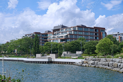 Canvas Print Waterfront trail beside Lake Ontario, near Toronto, with apartment buildings
