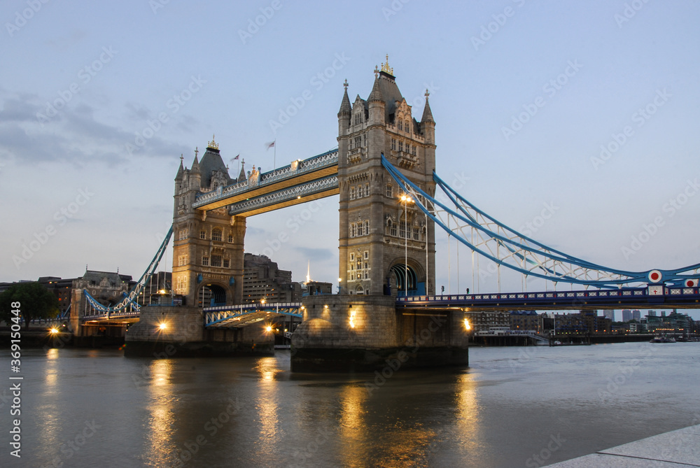 Fototapeta premium Tower Bridge at sunset, London