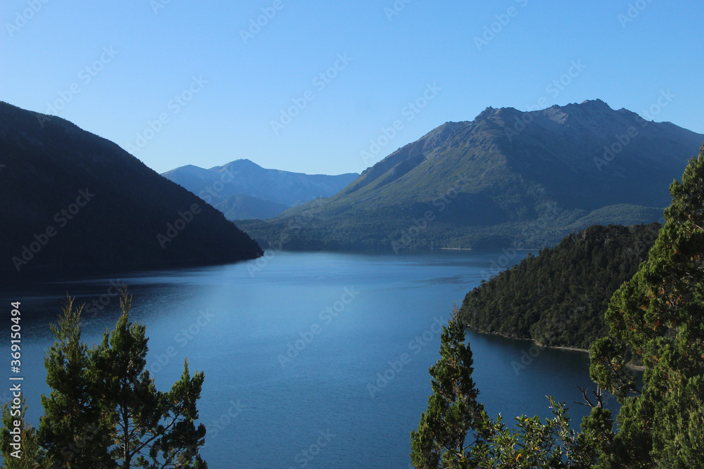 Lago Mascardi totalmente calmo