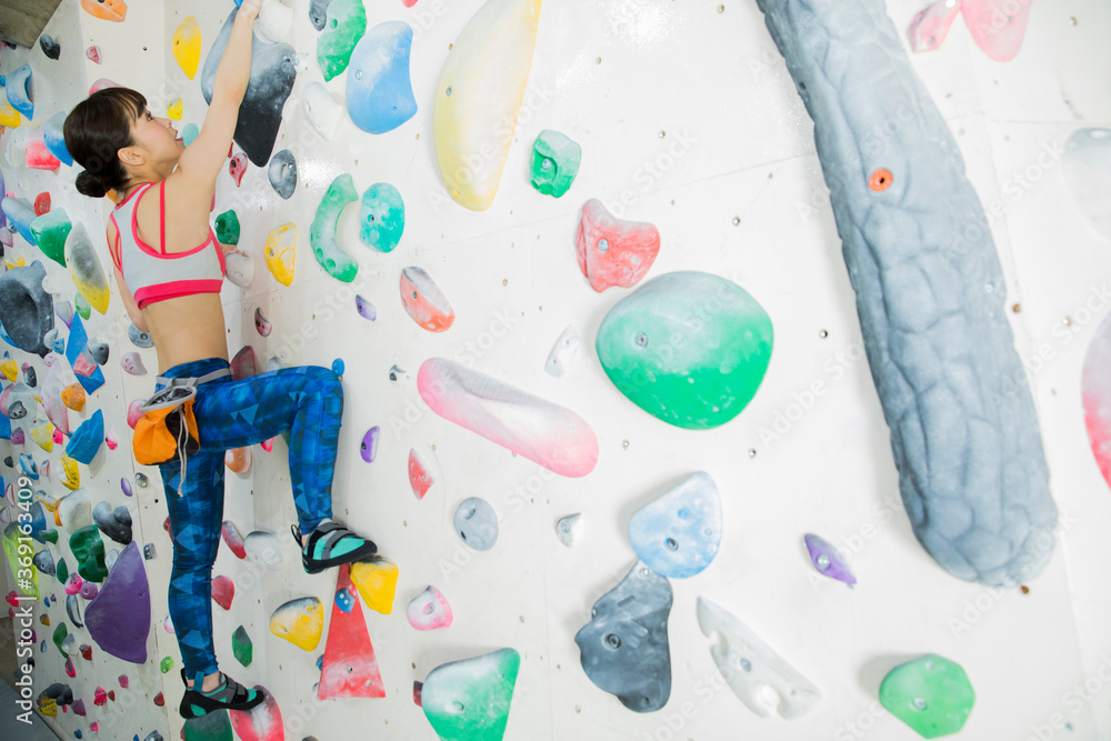 Obraz premium ボルダリングする女性