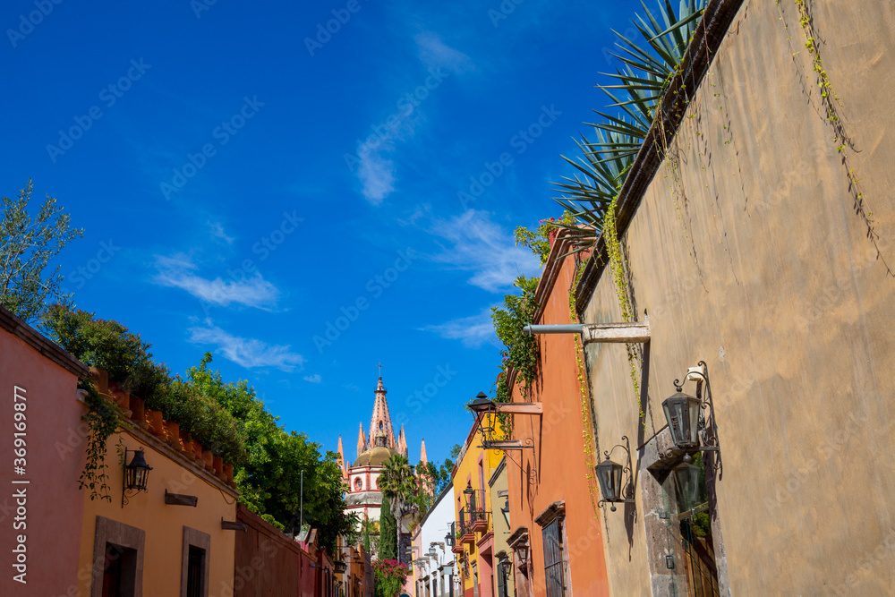 Obraz premium Mexico, Colorful buildings and streets of San Miguel de Allende in historic city center