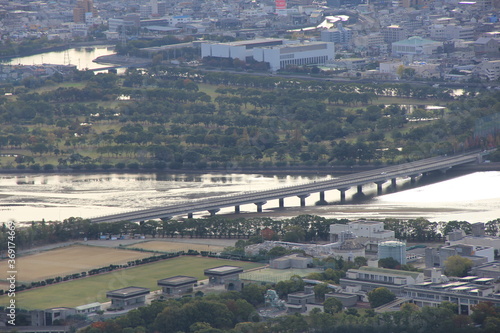 瀬戸内海に注ぐ川に架かる屋島大橋(香川県)