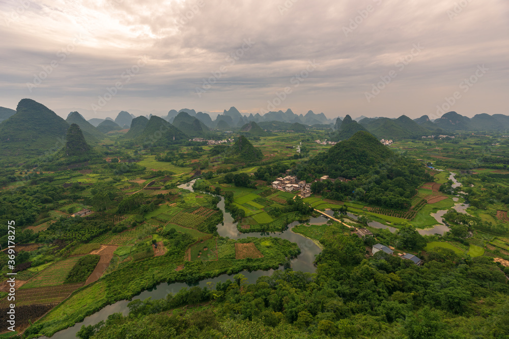 Obraz premium The natural scenery of Guilin, China, the beautiful rural natural landscape.