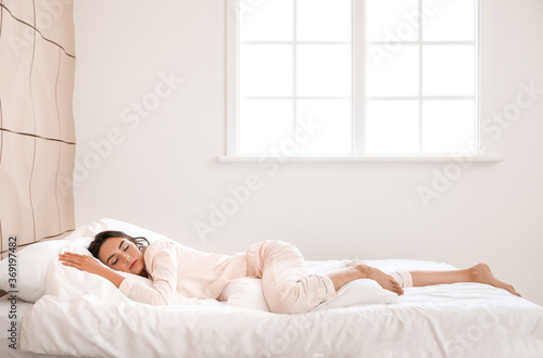 Young woman sleeping in bed...