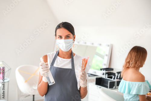 Female makeup artist wearin...
