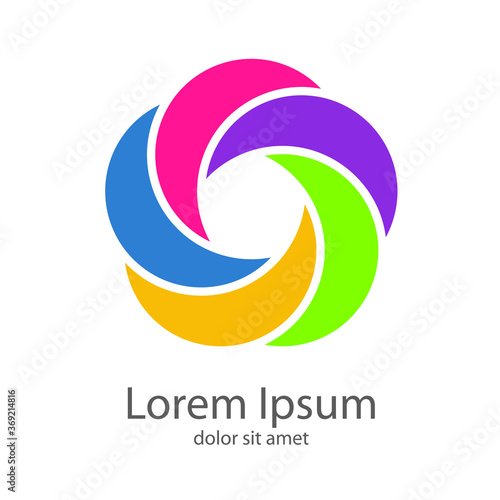 Logotipo abstracto con curvas girando en varios colores